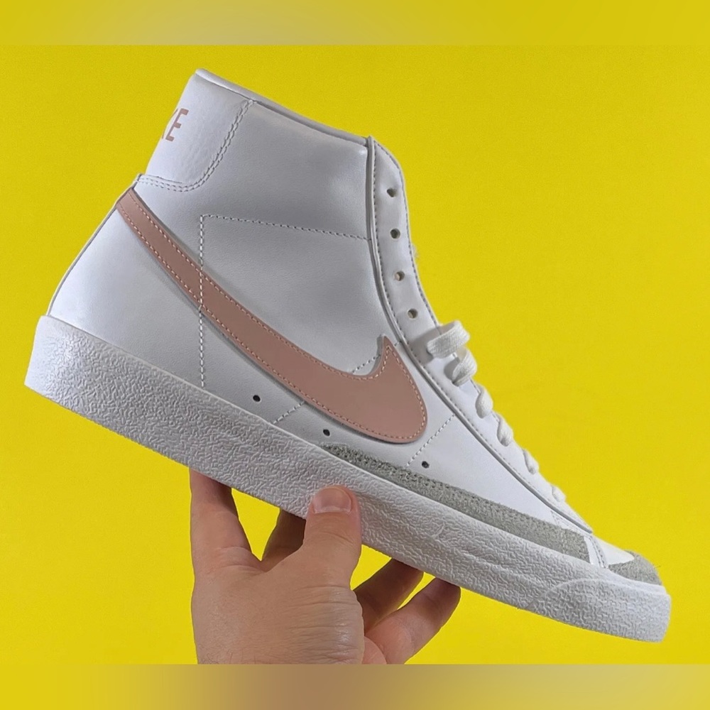 Nike Blazer Mid '77 Vintage WMNS SIZE 12 / Men’s 10.5